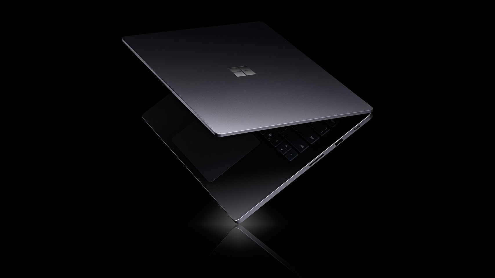 微软 Surface Laptop Ultra 笔记本规格曝光:最高 128GB 内存,面向 AI 开发和内容创作