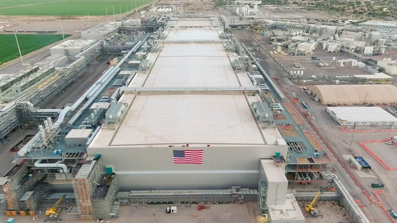 英特尔美国多地产能建设持续推进，亚利桑那 Fab 62 晶圆厂预计 2028 年底投运