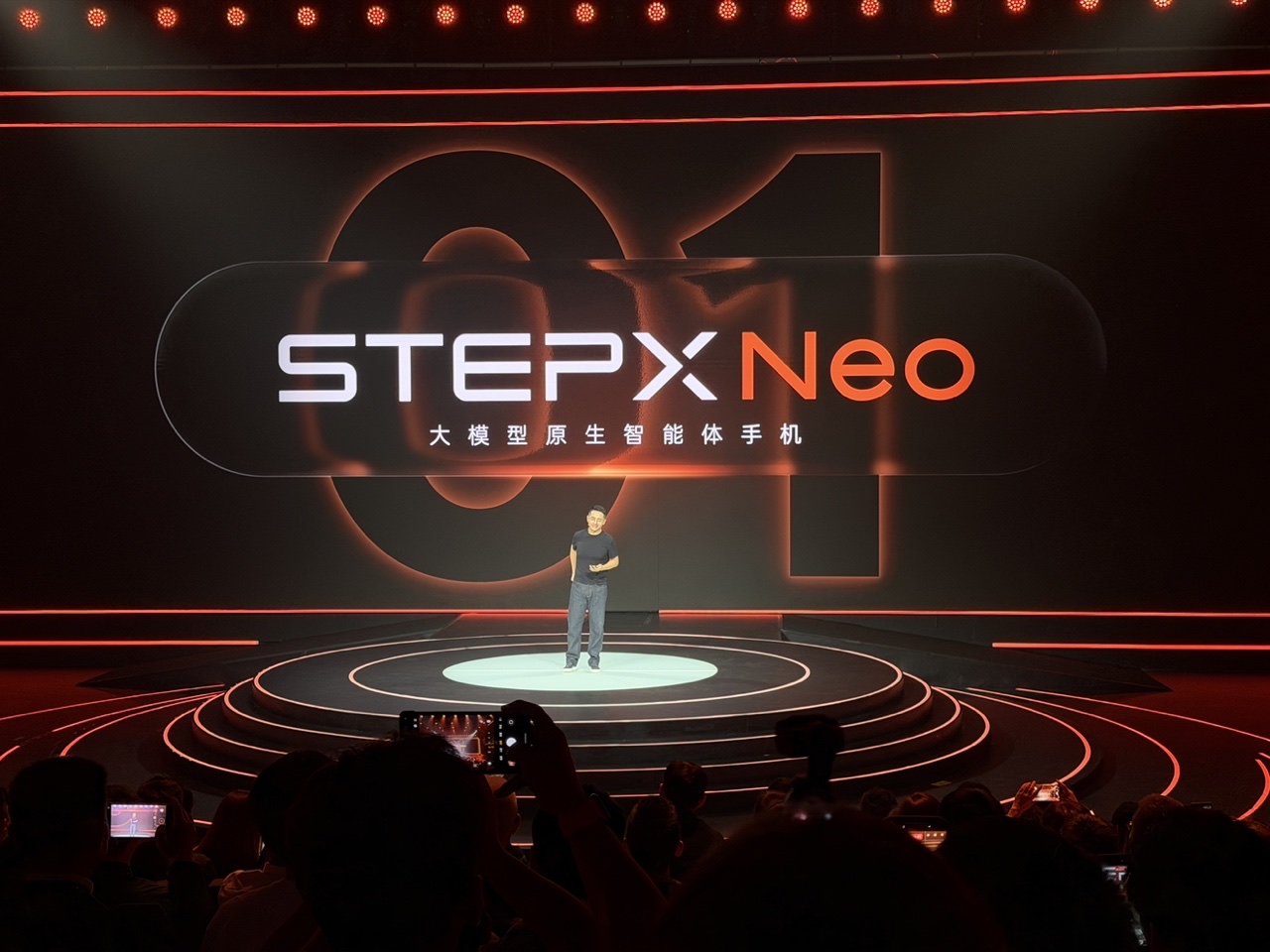 阶跃终端首款大模型原生智能体手机 STEPX Neo 先行版发布:骁龙 8 系芯片,全栈价 3999 元起