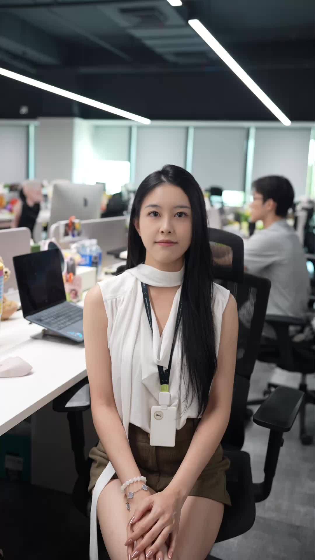 小鹏汽车 00 后美女产品经理为 MONA L05 发布会上“老登”用词道歉：本意是玩笑，承认让人不适