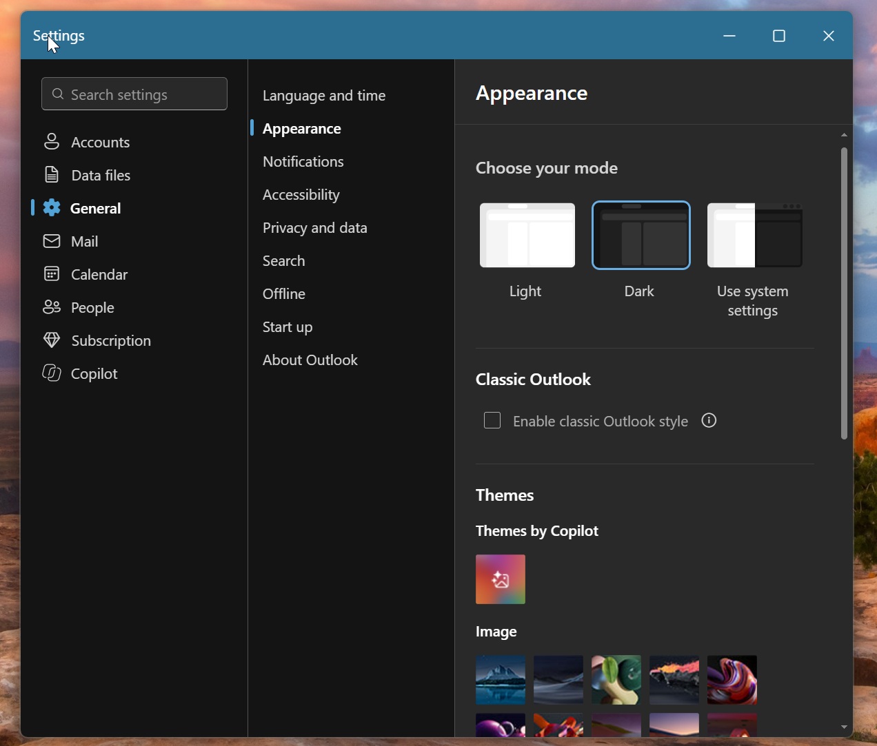 微软向老用户抛橄榄枝：Win10/Win11 新版 Outlook 可换装经典版样式