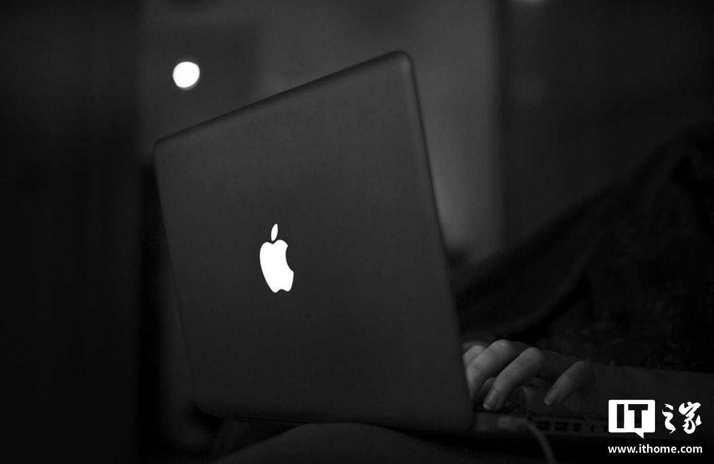 发光 Logo 回归：苹果首款触控屏 MacBook Pro“苹果标”又会亮了