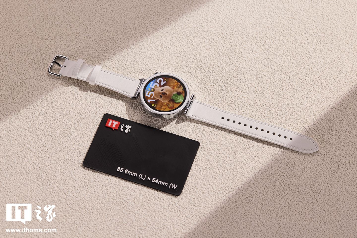 【IT之家开箱】小米 Watch S5 41mm 智能手表图赏:莹白陶瓷表圈 + 24 道精雕表冠,主打精致佩戴