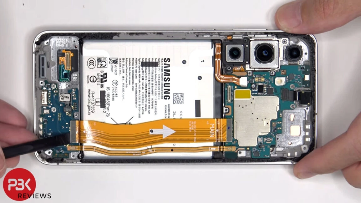 PBKreviews 拆解三星 Galaxy S26 FE 手机:镜头盖和电池更易维护