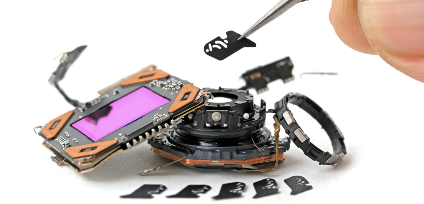 iFixit 为苹果 iPhone 18 Pro 打出 7 分可维修性评分：拆解机身展示可变光圈、新一代均热板等设计细节