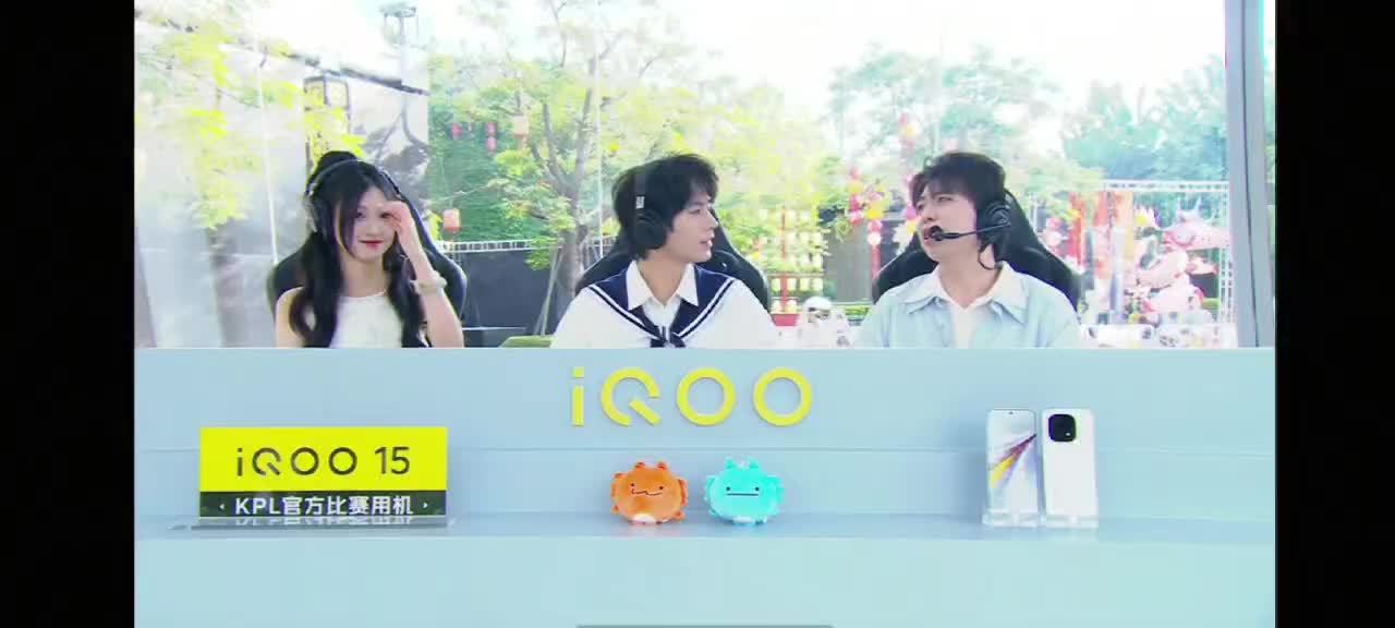 iQOO Pad Ultra 平板真机首秀:8.8 英寸小屏设计、内置风扇,9 月底发布