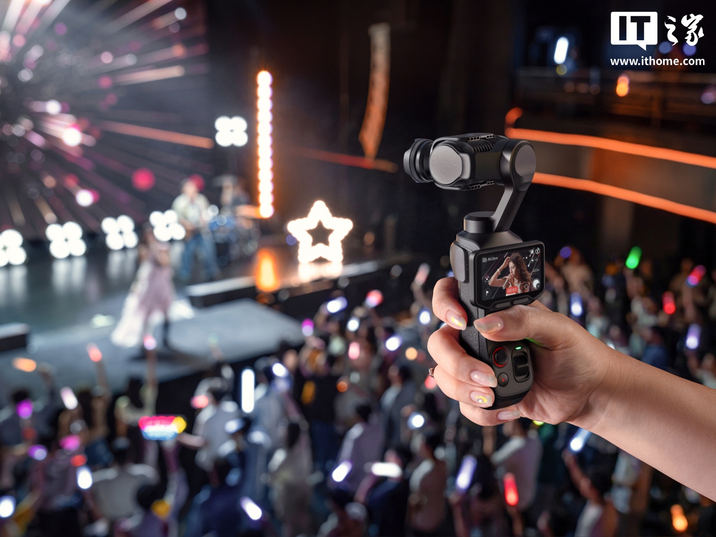 影石 Luna Ultra 演唱会超长焦套装上市:带来 22.5 倍长焦、舞台模式与 4K 竖拍直出,售价 4358 元