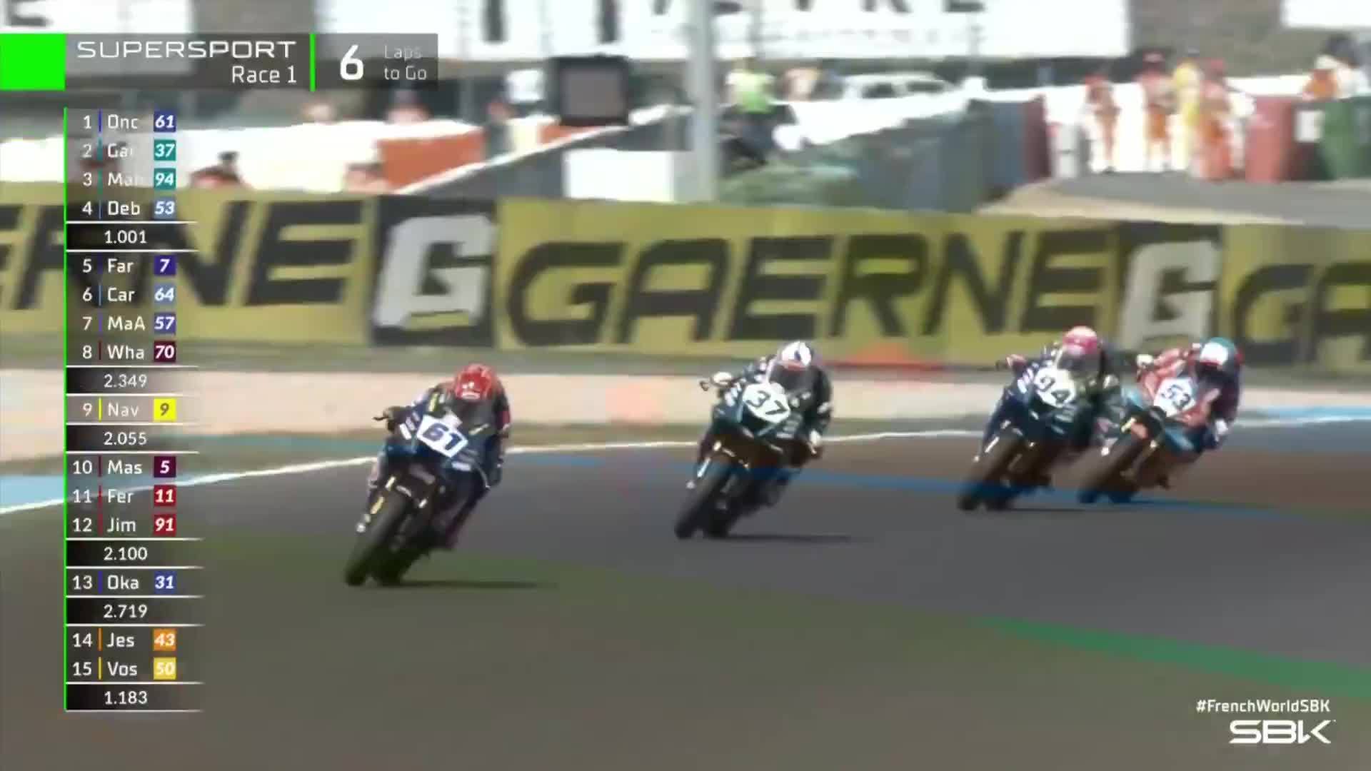 发车一度跌至第 10 位,张雪机车德比斯 2026 WSBK 法国站第一回合获季军