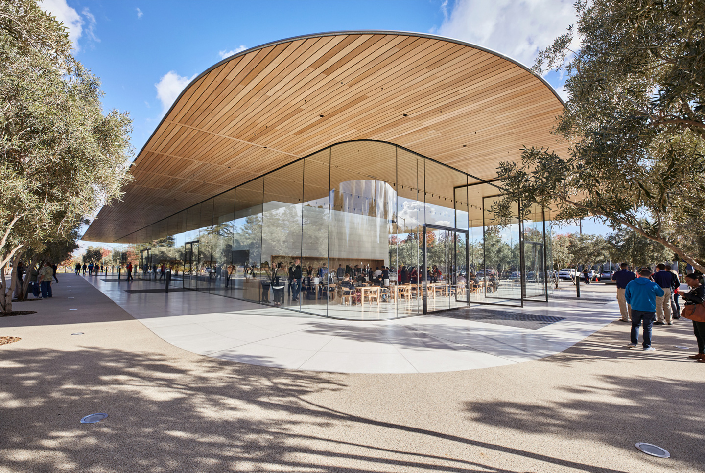 运营约 9 年:苹果总部 Apple Park 游客中心撤下 AR 展区,改为零售空间